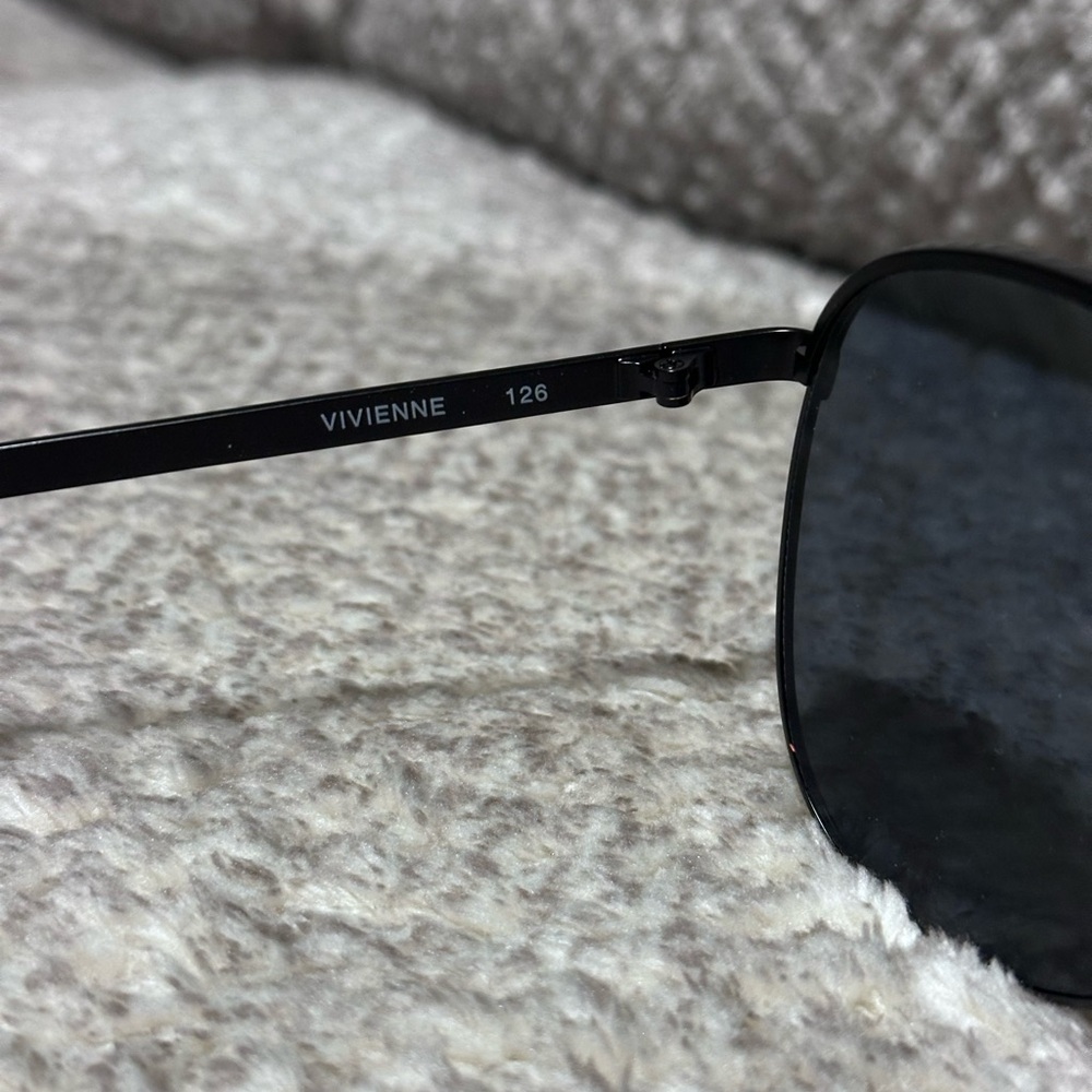 Quay Australia Black Sunglasses - Picture 5 of 6